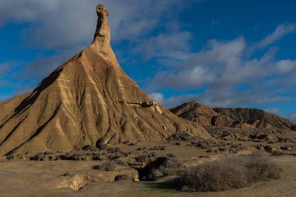 Cheminée de fée et sommet de montagne des Bardenas