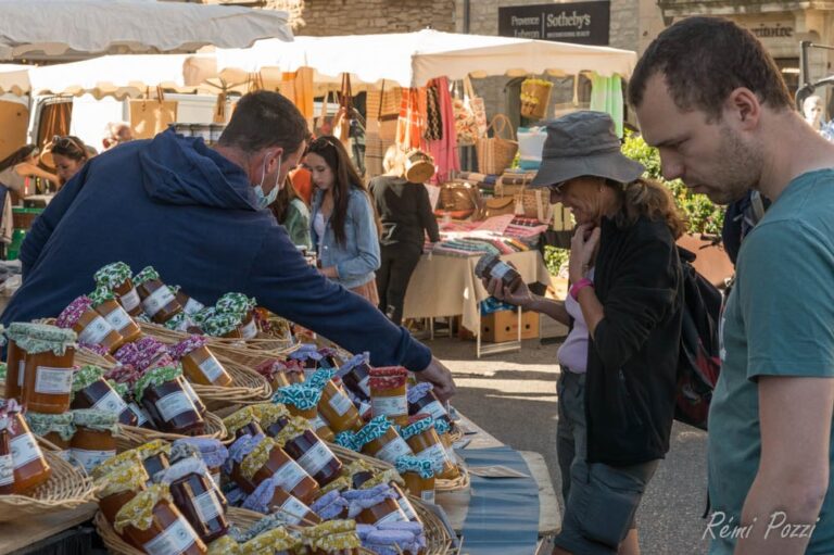 Stand de confiture d'un marché du Lubéron