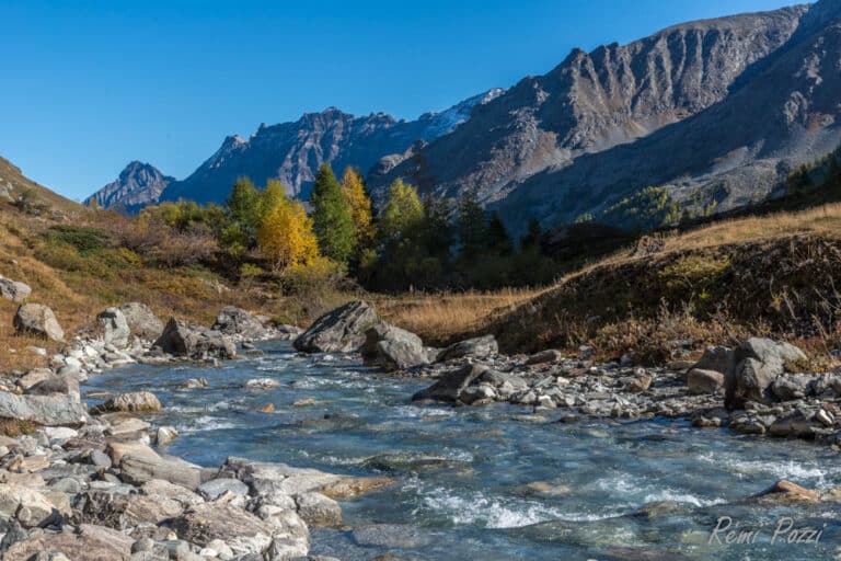 Vallon d'altitude ou coule une rivière