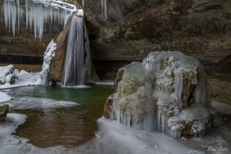 Le pain de sucre couvert par la glace en hiver