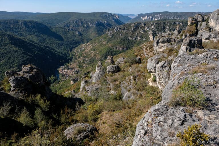 Reliefs des grands causses dans les Cévennes