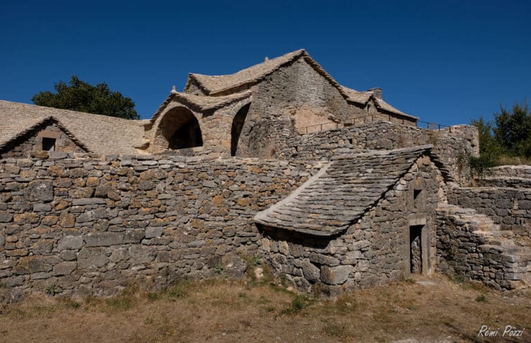 Vielle résidence en pierre dans les Cévennes