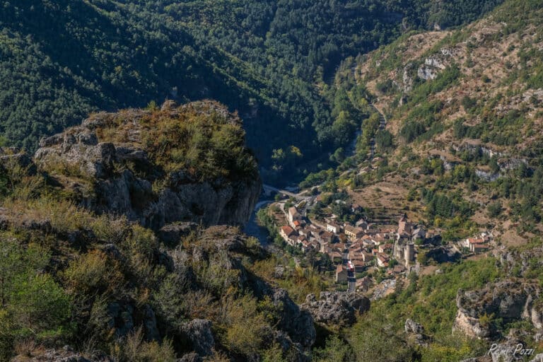 Village montagnard dans le massif des grands causses