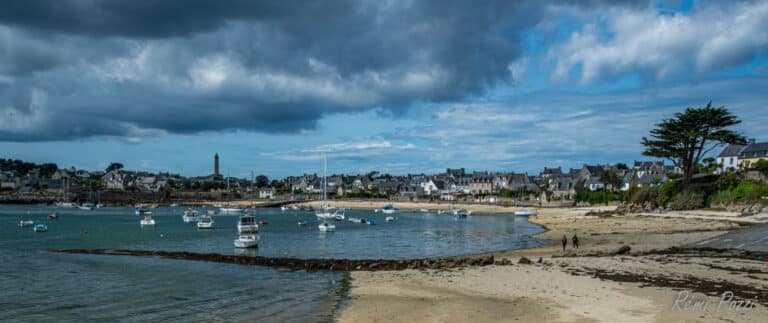 Petite baie et village bretons