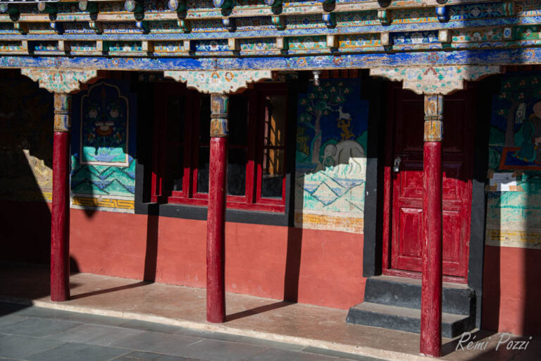 Peintures murales sur un temple bouddhiste